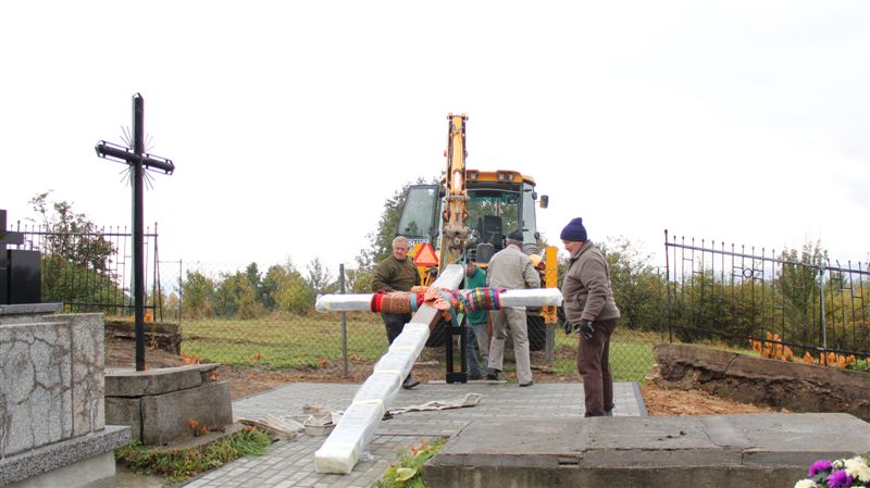krzyz cmentarz 044